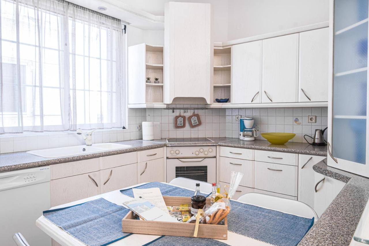 The Home Sweet Home - Family Friendly 2 Floor Apartment كالاماتا المظهر الخارجي الصورة